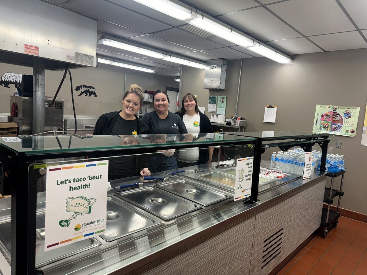 HHCU Chrisney volunteers serve at a community event